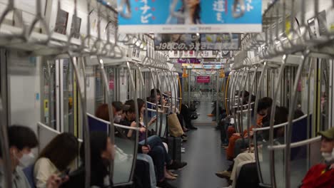 Japanische-U-Bahn,-U-Bahn-Innenraum,-Tokio,-Passagier