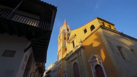 Old-Town-Cartagena,-Colombia,-historic-architecture-church,-looking-up