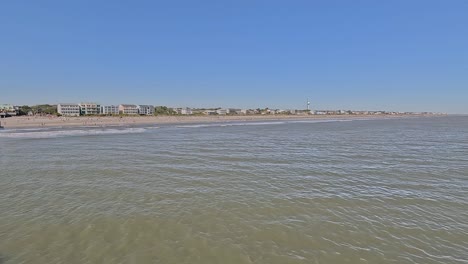 Folly-Beach,-Carolina-Del-Norte,-Vista-Desde-El-Muelle-Mirando-Hacia-La-Playa,-Charleston-2024