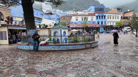 Stadtzentrum-Von-Chefchaouen-Touristische-Blaue-Stadt-In-Marokko-Regnerischen-Tag