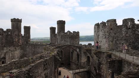 Conwy-Castle-with-tourists-and-wide-shot-panning-right-to-left