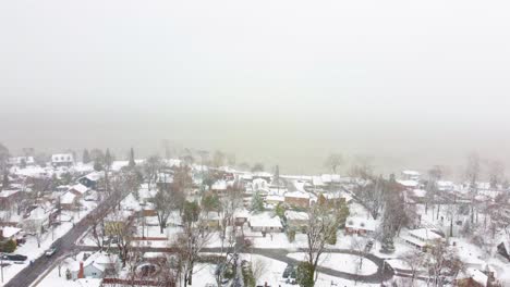 Luftaufnahme-Der-Stadt-Longueuil-Während-Eines-Schneesturms-In-Quebec,-Kanada