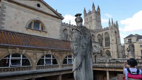 Historical-buildings-in-Bath,-England-with-tourists-and-gimbal-video-moving-sideways-in-slow-motion