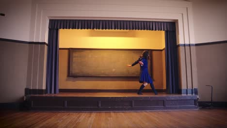 Chica-Japonesa-En-Uniforme-Practica-Baile-Ballet-En-Escena-Escolar-4k