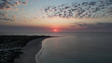 Epischer-Sonnenuntergang-Am-Turquoise-Bay-Beach-In-Westaustralien-In-Der-Nähe-Von-Exmouth