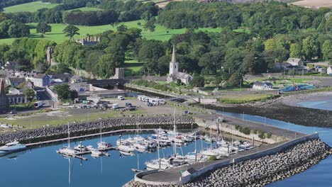 Glenarm-En-La-Carretera-De-La-Costa-De-Antrim-En-Irlanda-Del-Norte