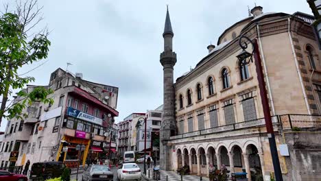 Side-View-of-a-Mosque-in-Trabzon,-Turkey,-Located-in-a-Public-Square