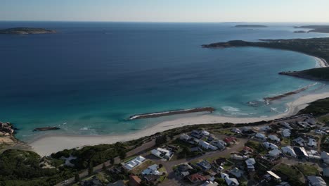 Luftpanorama-Von-West-Beach-In-Westaustralien-An-Sonnigen-Tagen-Und-Blauer-Meereslandschaft