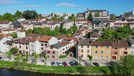 Houses-along-Vienne-River-at-Limoges,-France