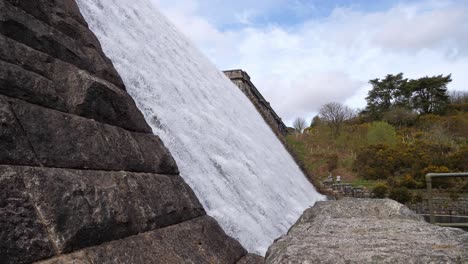 Side-view-of-Fernworthy-reservoir-weir-in-Dartmoor-National-Park,-Devon,-England