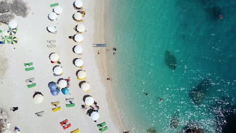 Luftaufnahme-Von-Oben-über-Dem-Strand-Von-Agiofili,-Lefkada,-Griechenland