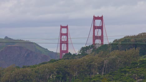 Golden-Gate-Bridge-in-San-Francisco-Above-the-Treetops-in-California,-USA