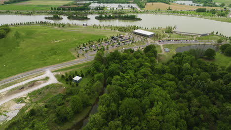Naturaleza-Exuberante-Y-Verde-En-El-Parque-Urbano-De-Shelby-Farms-Park-En-Memphis,-Tennessee,-EE.UU.