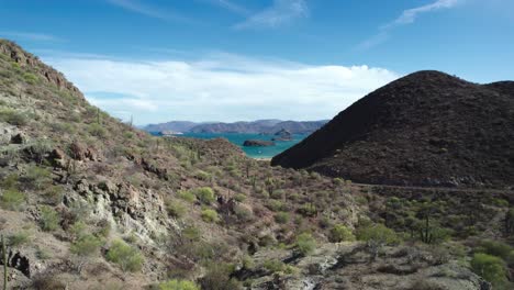 The-Arid-Desert-Vista-Leading-Towards-Bahia-Concepcion,-Baja-California-Sur,-Mexico---Aerial-Pullback-Shot