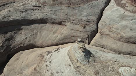 Mushroom-shaped-rock-formation-known-as-hoodoos-or-goblins,-Utah,-USA