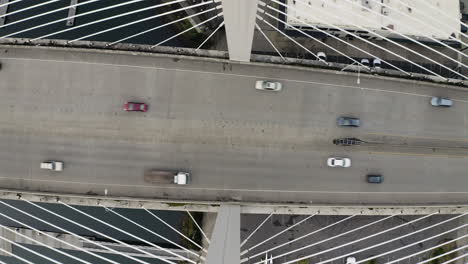 Fahrzeuge-Fahren-über-Die-East-21st-Street-Bridge-über-Den-Foss-Waterway-In-Tacoma,-Washington