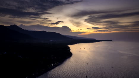 Timelapse-De-Hiperlapso-De-La-Silueta-De-La-Costa-De-Bali-Al-Atardecer