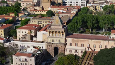 Porta-Nuovo,-Triumphal-Arch-leading-to-Historic-Palermo-City---Aerial-Drone-Shot
