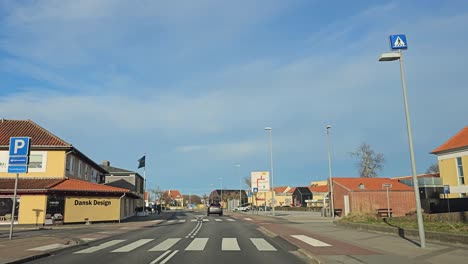 Pov-Fahrt-Durch-Die-Innenstadt