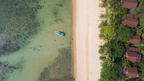 Increíble-Resort-De-Playa-Junto-Al-Océano-Cristalino---Vista-Desde-Drones