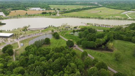 Shelby-farms-park-in-memphis-with-lush-greenery-and-lake,-on-an-overcast-day,-aerial-view