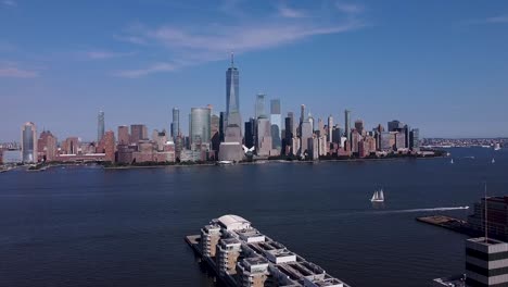 Horizonte-De-La-Ciudad-De-Nueva-York-Durante-El-Día