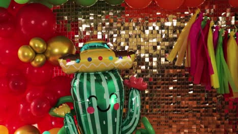 Decoración-Temática-Mexicana-Con-Globos-Y-Globo-De-Cactus-Sombrero