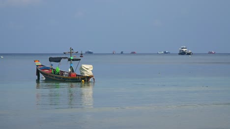 Boat-softly-rocking-in-ocean-on-calm-morning