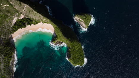 Vogelperspektive-Von-Oben-Auf-Den-Kelingking-Strand-Oder-Die-T-Rex-Insel-In-Bali,-Indonesien