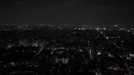Luftaufnahme-Der-Stadt-Chennai-Mit-Bewölktem-Himmel-Während-Der-Nacht