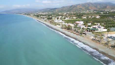 Bahía-De-Chrysochous-En-Chipre-Con-Playa-Y-Aguas-Cristalinas,-Vista-Aérea