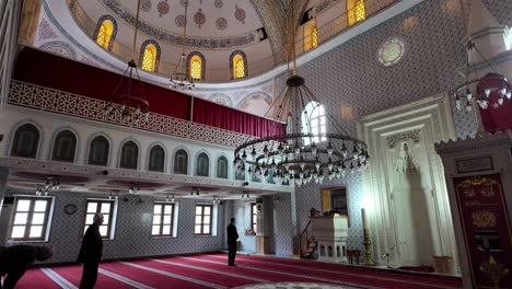 Inside-View-of-a-Mosque-in-Trabzon,-Turkey:-A-Serene-Moment-of-Prayer