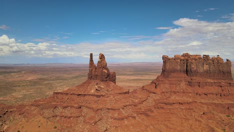 A-large-rock-formation-stands-prominently-in-the-Monument-Valley-Desert-near-Mexican-Hat,-UT,-on-the-Arizona-Utah-border