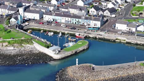 Carnlough-An-Der-Antrim-Coast-Road-In-Nordirland