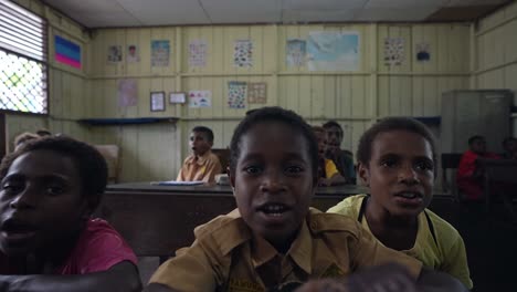 Indonesische-Kinder-Im-Dorf-Schule-Dritte-Welt-Bildungssystem