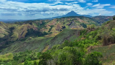 Idyllic-drone-shot-showing-green-nature-hills-of-southern-Mindanao-in-province-of-South-Cotabato,-Philippines