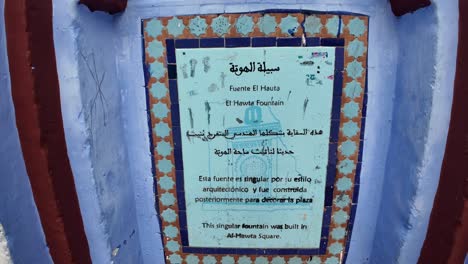 Chefchaouen-Wasserbrunnen-Medina-Marokko-Arabisch-Französisch-Spanisch-Plakette