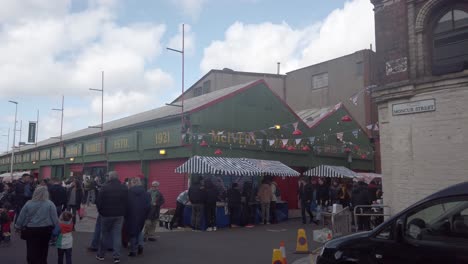 Wide-shot-of-people-walking-about-the-Barras-in-Glasgow