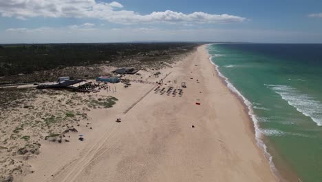 Fliegen-Sie-über-Den-Strand-Von-Comporta,-Portugal-01