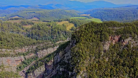 Profile-view-of-Leven-Canyon-during-afternoon-in-Australia