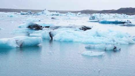 Icebergs-floating-in-calm-blue-water-in-Iceland---Slow-motion