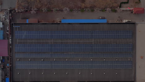 Sonnenkollektoren-Auf-Dem-Dach-Einer-Fabrik-In-Tianjin,-China