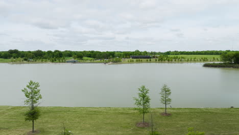 Idyllischer-See-Im-Shelby-Farms-Park-In-Shelby-County,-Tennessee,-USA