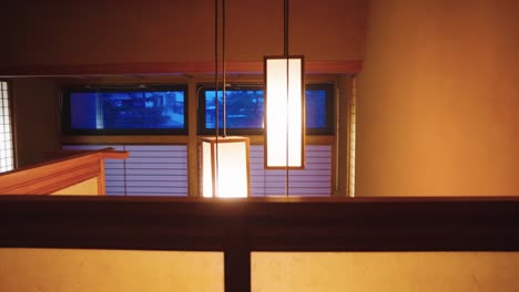 Posada-Japonesa-De-Estilo-Tradicional-Ryokan-Con-Ventanas-Shoji