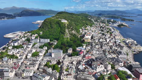 Toma-De-Drone-De-Alesund,-Noruega.