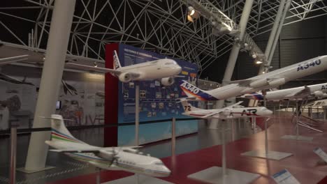 Una-Foto-De-Algunos-Modelos-A-Escala-Diferentes-De-Aviones-Airbus.