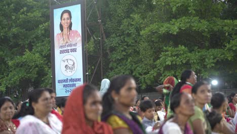 Frauen,-Die-Am-Wahlkampf-Der-Lok-Sabha-Teilnehmen,-Von-Uddhav-Thackeray-Auf-Dem-College-Gelände-In-Warje