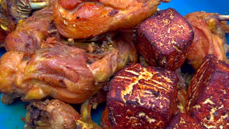 Kaschmirs-Berühmte-Wazwan-Fleischküche,-Verwöhnen-Sie-Sich-Mit-Authentischen-Köstlichkeiten-Aus-Kaschmir,-Einem-Schatz-Aus-Rohem-Kaschmirfleisch