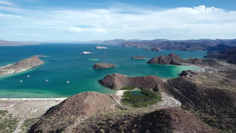 Playa-Santispac-With-RV-Park-On-Bahia-Concepcion-Near-Mulege,-Baja-California-Sur,-Mexico
