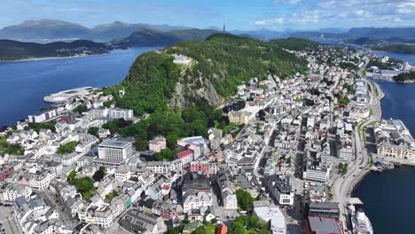 Alesund-Norway,-Aerial-View-of-Picturesque-City,-Islands,-Buildings-and-Viewpoint-on-Green-Hill,-Drone-Sho-60fps